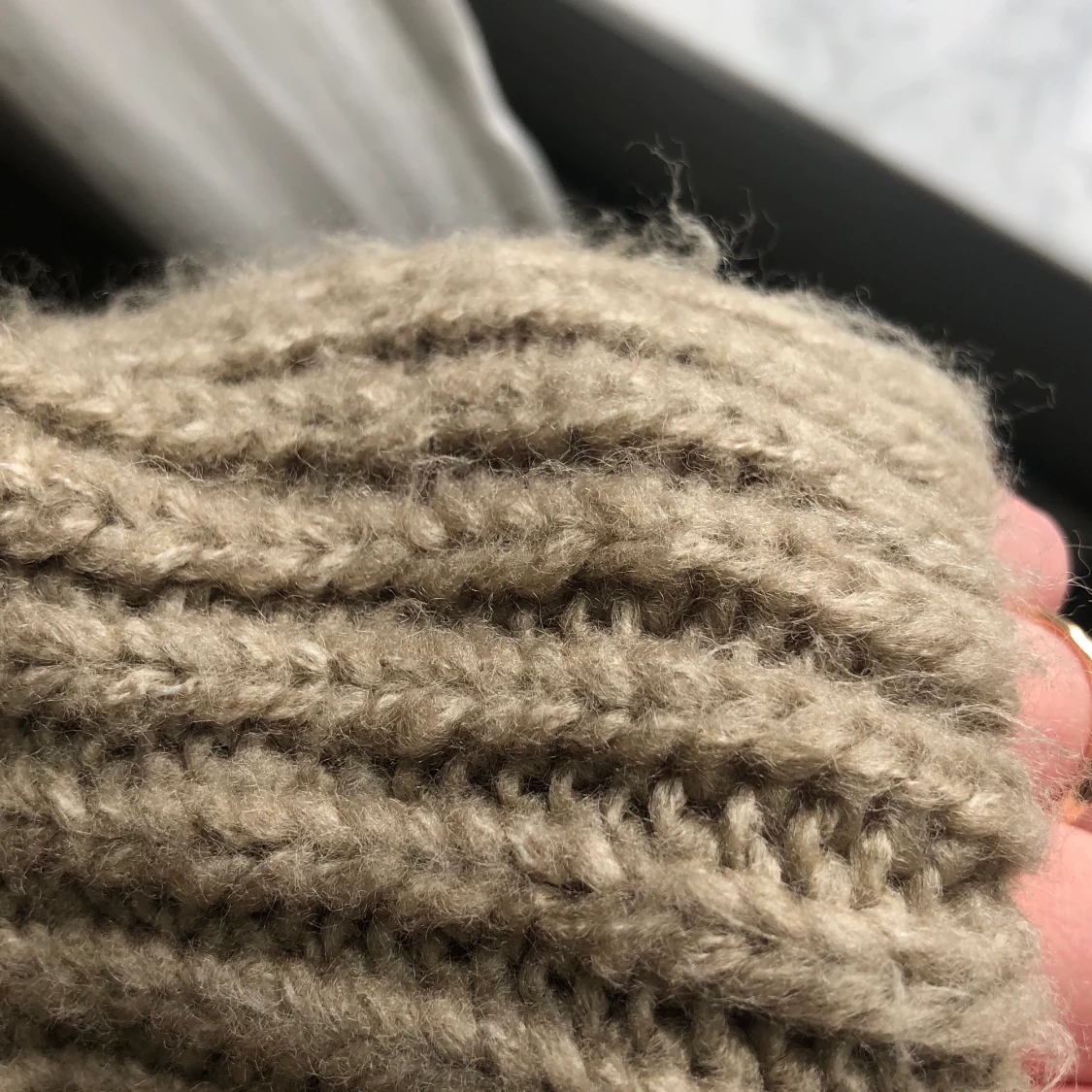 one shoulder brun-stickad tröja  - 91