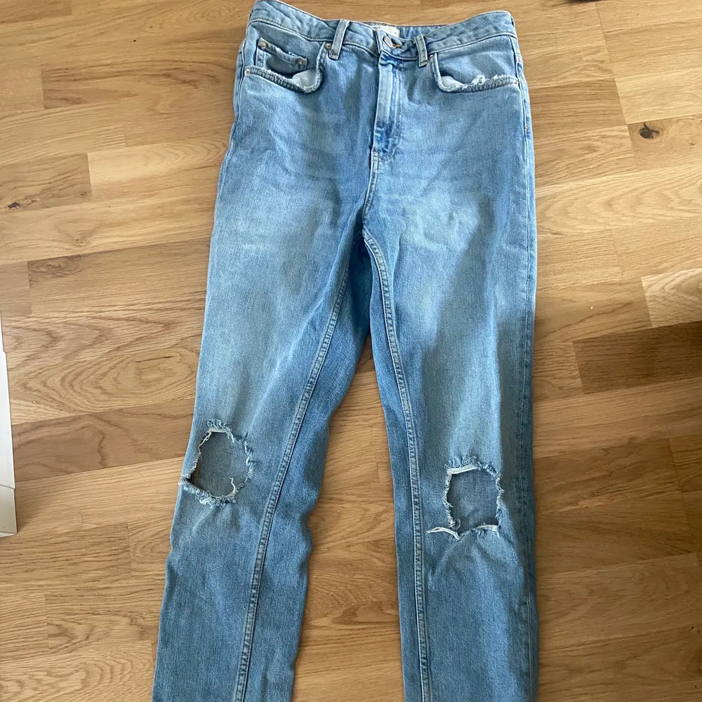 Säljer dessa jeans jag köpte för flera år sen. Dom påminner lite om ginas 90s High waist men tajtare där nere. Säljer dom för dom är för stora.. Jeans & Byxor.