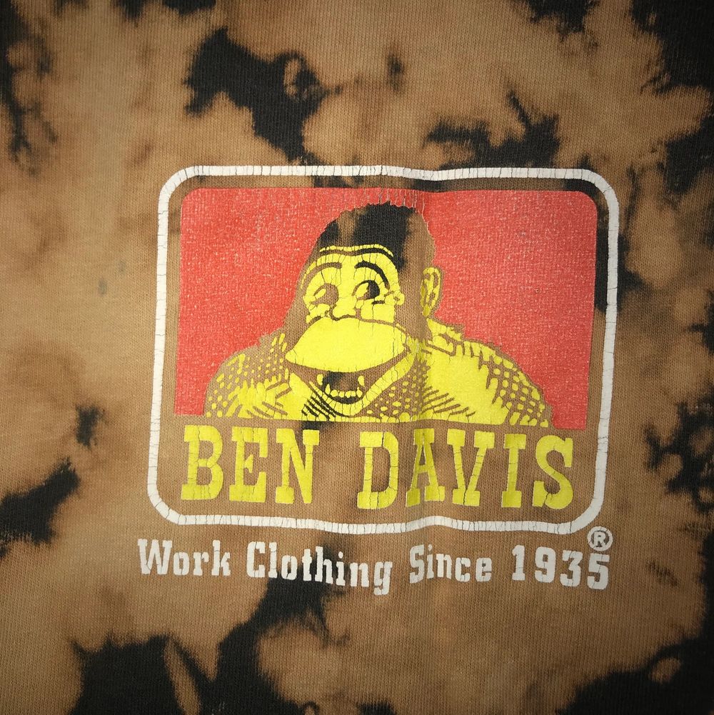 En asfet Ben Davis t-shirt i storlek 2XL som jag blekt själv! Jättesnygg men den används tyvärr inte så mycket mer:( Säljer för 140 + frakt🥰. T-shirts.