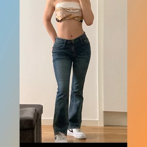 Lee jeans medium bootcut  - Lee jeans , with medium bootcut . Used few times so it in great shape 🌸 original prize is about 1700kr . Size is 36/38. I am 160cm 