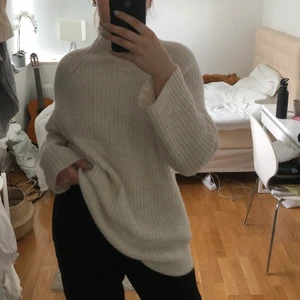 Oversize stickad tröja - Superskönt och mysig oversize stickad tröja från nakd, sparsamt använd💖