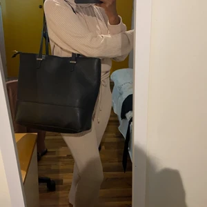 Väska - Köpt för ett tag.