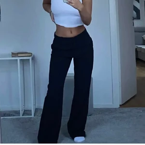 Kostymbyxor  - Kostymbyxor i fint skick. Köpta här på plick men tyvärr var de lite små💓frakt tillkomer