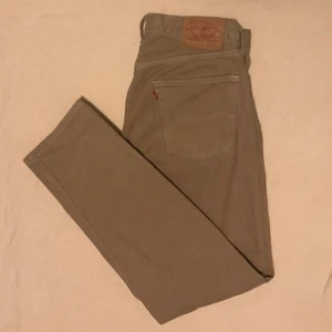 Beiga Levis Jeans - Sparsamt använda Levis 517, pris går att diskutera