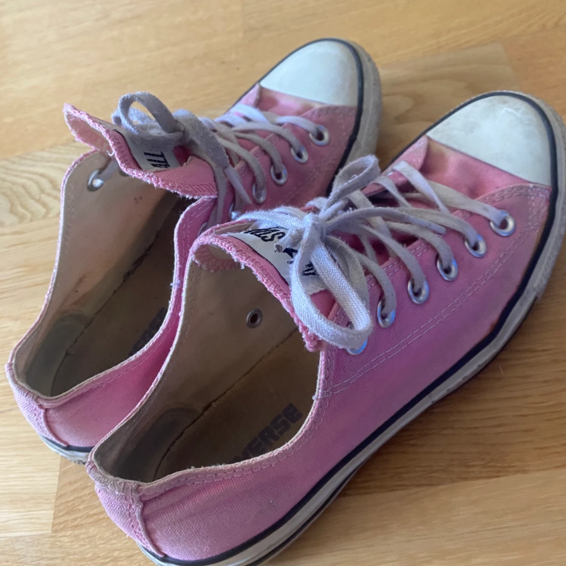 Rosa converse 