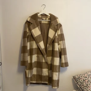 Kappa, rutig - Rutig kappa från Gina Tricot. Så snygg! Priset går att diskuteras vid intresse💕 önskas fler bilder kontakta mig! 