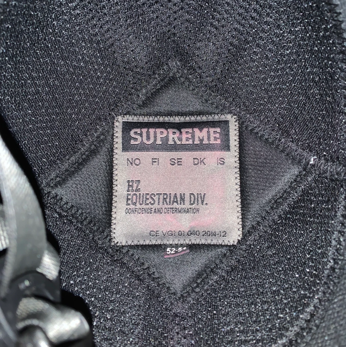 En ridhjälm, stk 52-54 - 90