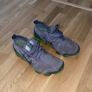 Nike  - Köpta för: 2 199 kr