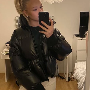 Pufferjacket  - Köpt förra vintern, använd 2 gånger. Säljer då den inte kommer till användning! Köpt för 1500. (pris kan diskuteras)