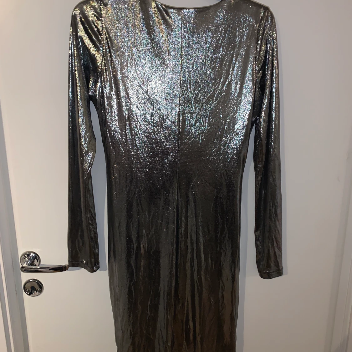 Silverklänning från H&M - 90