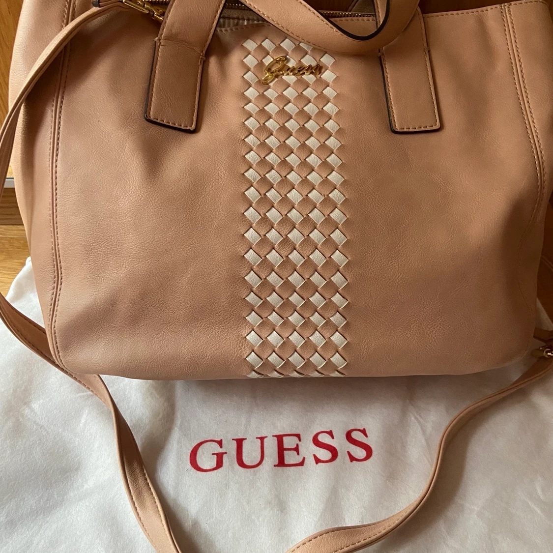 Fin rymlig handväska 