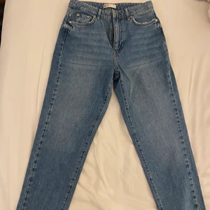 GINA TRICOT JEANS - Dagny jeans från Gina Tricot aldrig använda då de är för små därav har jag inte bilder med de på💖