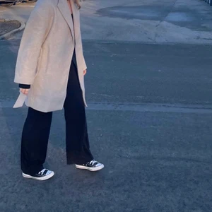 Höstkappa - Säljer denna perfekta höst/vinter kappa! Den är så himla fin verkligen men har knappt använt den😇 Kontakta mig om ni vill ha fler bilder! - priset kan diskuteras!