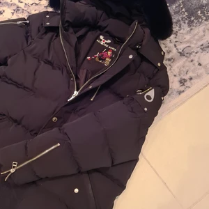 Herr Jacka  - Säljer Herr jacka XL men funkar som L också 2500kr.  Priset går att diskuteras vid snabb affär.  Finns I Södertälje 