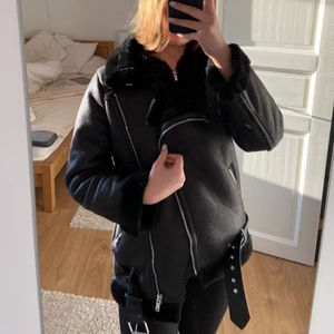 Jacka från Nakd  - Som ny, köpt på Nakd. Jackan är i storlek 32 och den finns i Haninge, fraktar ej denna!🥰