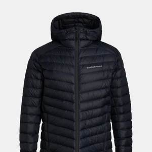 Peak Performance dunjacka dam - Fin dunjacka i mycket bra skick, storlek S. Säljer på grund av att den inte kommer till användning :) Ny pris 2500 kr