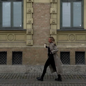 Trenchcoat  - Superfint helt ny trenchcoat!!! 