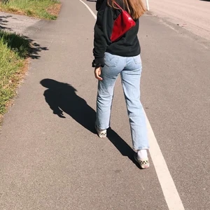 Levis jeans  - Säljer dessa Levis jeans i modellen straight ankle. De är i storlek 25w 29L. Är så gott som nya, skriv vid frågor 