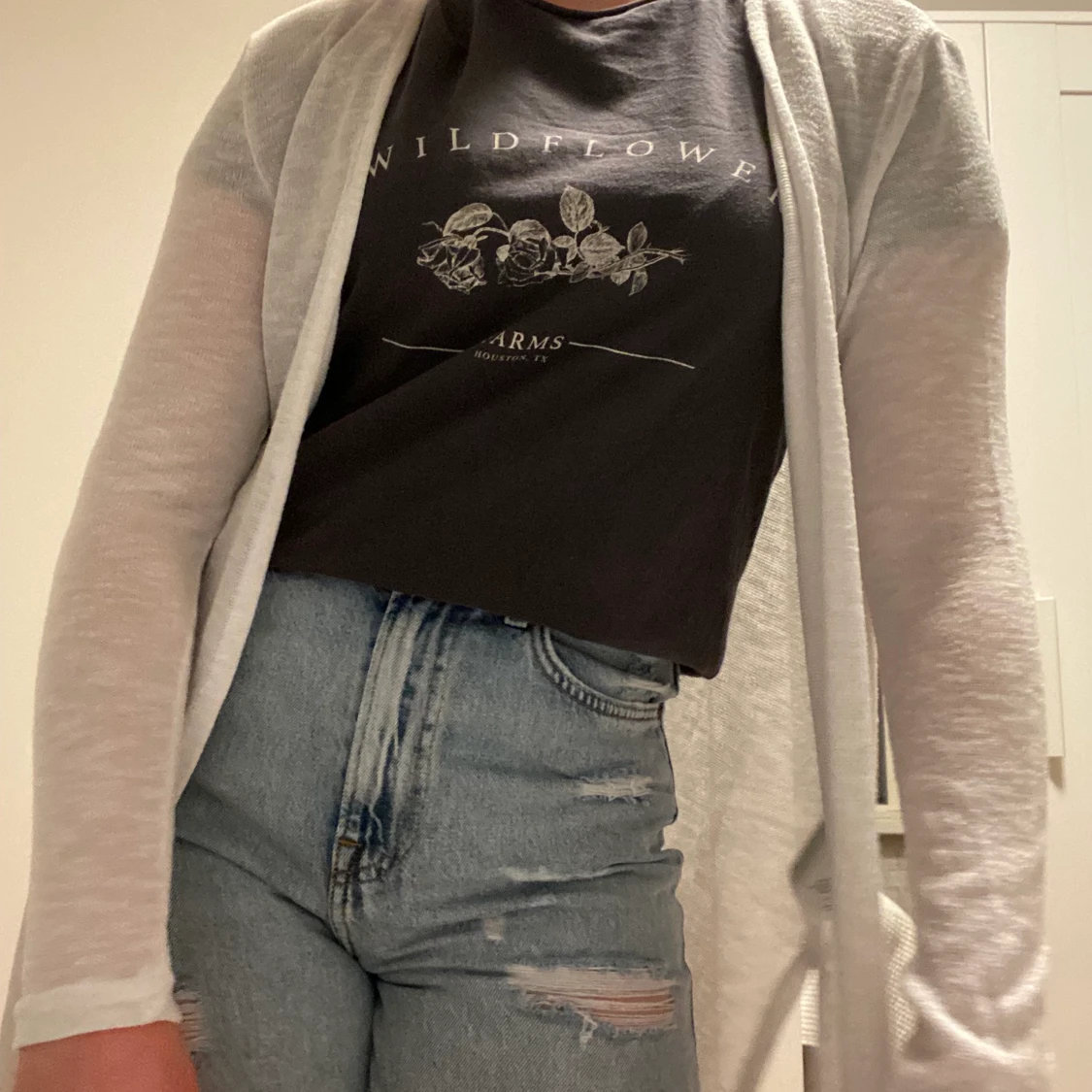 Tunn stickat vit kofta