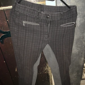 Ridbyxor  - Gråa ridbyxor från Copperfield i storlek S. Använda när man ridigt. Väldigt fina! Skriv vid intresse! Diskuterandet pris! 