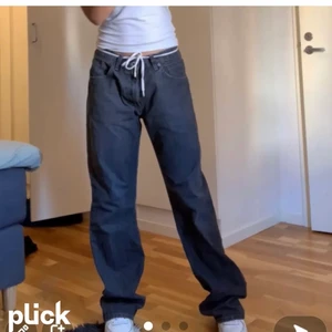 gråa baggy jeans  - jeans o bra skick köpa second hand, är 161 som referens 
