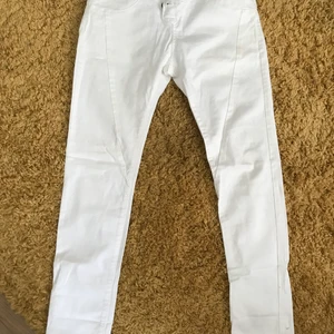 Please Jeans - Vita Please Jeans använda 1 gång strl X small 