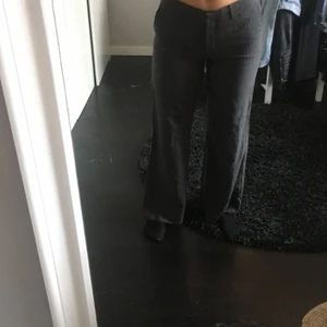 Kostymbyxor  - Ett par kostymbyxor 