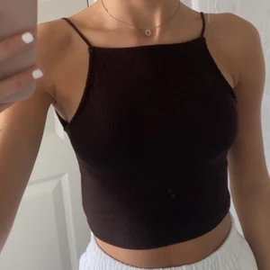 Topp från hm - ( det var en body först men klippte den ) den är mörk brun!