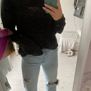 Sweatshirt från NAKD - As snygg o skönt sweatshirt från NAKD. Den är i L men skulle mer säga M. Bara att skriva om du har nägon fråga mm❤️