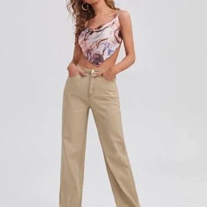 Byxor  - Säljer dess ass snygga byxor i st xs som jag aldrig använt, endast testat. Säljer eftersom dom är lite för långa på mig💜