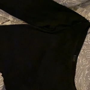 Enarmad tröja från Gina tricot - Nypris 199kr. Mitt pris: 89kr. Använd fåtal ggr. Nyskick. Storlek L men passar M