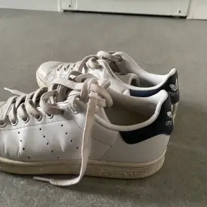 Ett par snygga Adidas Stan Smith skor, använda men fortfarande snygga - strl 37,5 -38!!❤️