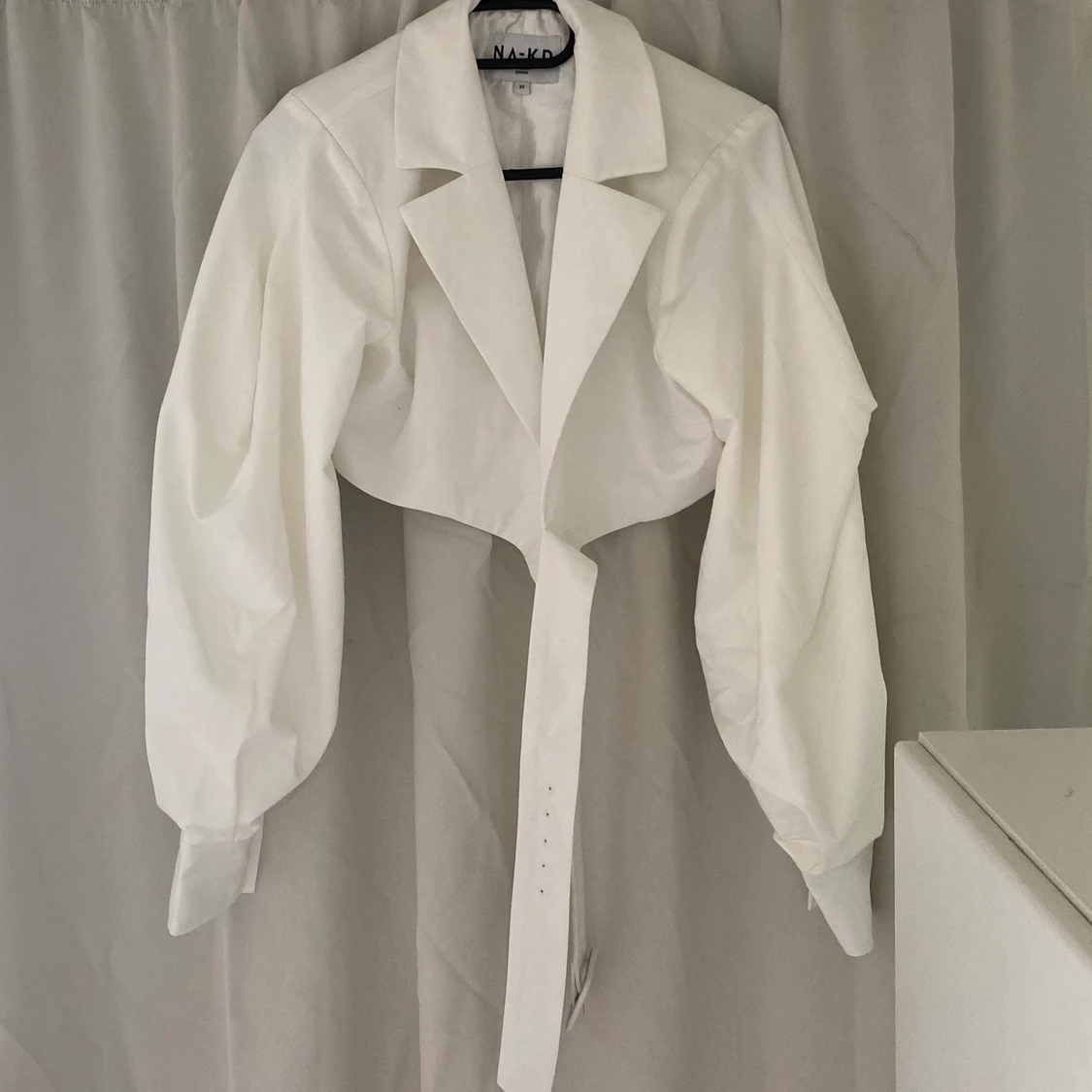 Puffärm omlottkavaj NAKD