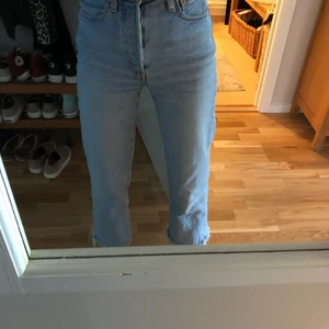 Levis jeans  - Säljer dessa underbara jeansen. Passar dig mellan 34-36 