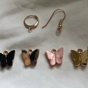 Fjärilsörhängen⚡️ - Finns i guld, svart, rosa och fläckig⚡️finns med vanlig krok och en sån ”rund” 