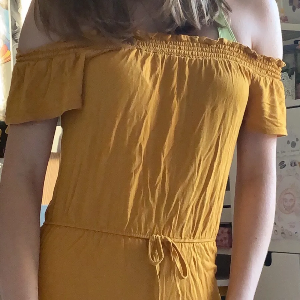 a cute and comfy yellow one piece from pacsun (usa) in great condition! . Övrigt.