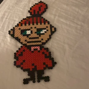 Pärlplatta (lilla my)  - Lilla my behöver en ny vän, hon är mycket trevlig och materialet är lånat av en liten vän oc av äkta plast. Hon är en perfekt gåva till någon man bryr sig om henne. 