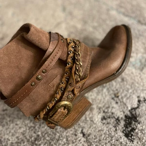 Snygga skor från Nilson shoes - As coola hand Made skor. Orginal pris 995kr 