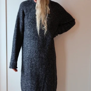 Stickad klänning - Frakt tillkommer 