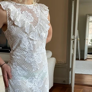 Spets-långklänning  - Köpt på hm men aldrig använd☺️