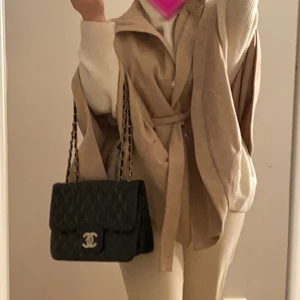 Kappa/poncho - En poncho/kappa💓 Den är väldigt bekväm och varm passar väldigt bra till de flesta årstiderna. Den är helt oanvänd💓