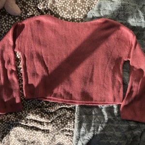 Stickad tröja - Rosa stickad tröja från NAKD. Med vida armar. Storlek XS. 
