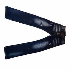 JEANS - Passar bra är 176 och passar frf bra. Inga konstigheter enligt mig. Tar swish och leverar sedan.