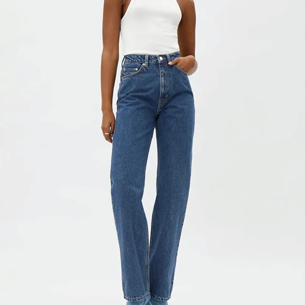 Mörkblåa jeans, storlek W24 L32. Jeans & Byxor.