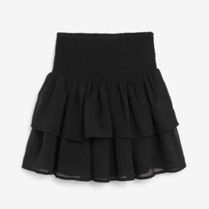 En fin svart kjol från kapphal i bra skick, nästan aldrig använd, säljer för att jag inte använder den längre 💓