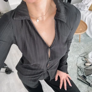 Populärt set från GINA TRICOT. - Topp strlk XXS. Byxor strlk XS. 