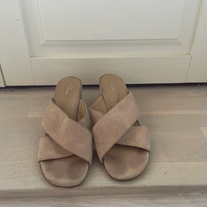 Nude klackar Rizzo  - Klackar från Rizzo i färgen Nude, st 38