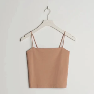 Linne - Linne från Gina tricot. Mycket sparsamt använt. Storlek xs. Eventuell frakt tillkommer ✨