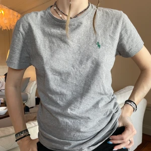 Ralph lauren T-shirt  - Jättefin T-shirt från Ralph lauren. Inte så använd! 
