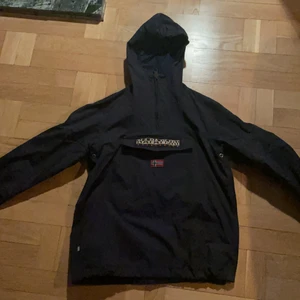 Napapijri jacka - En skön vind jag i mycket bra skick